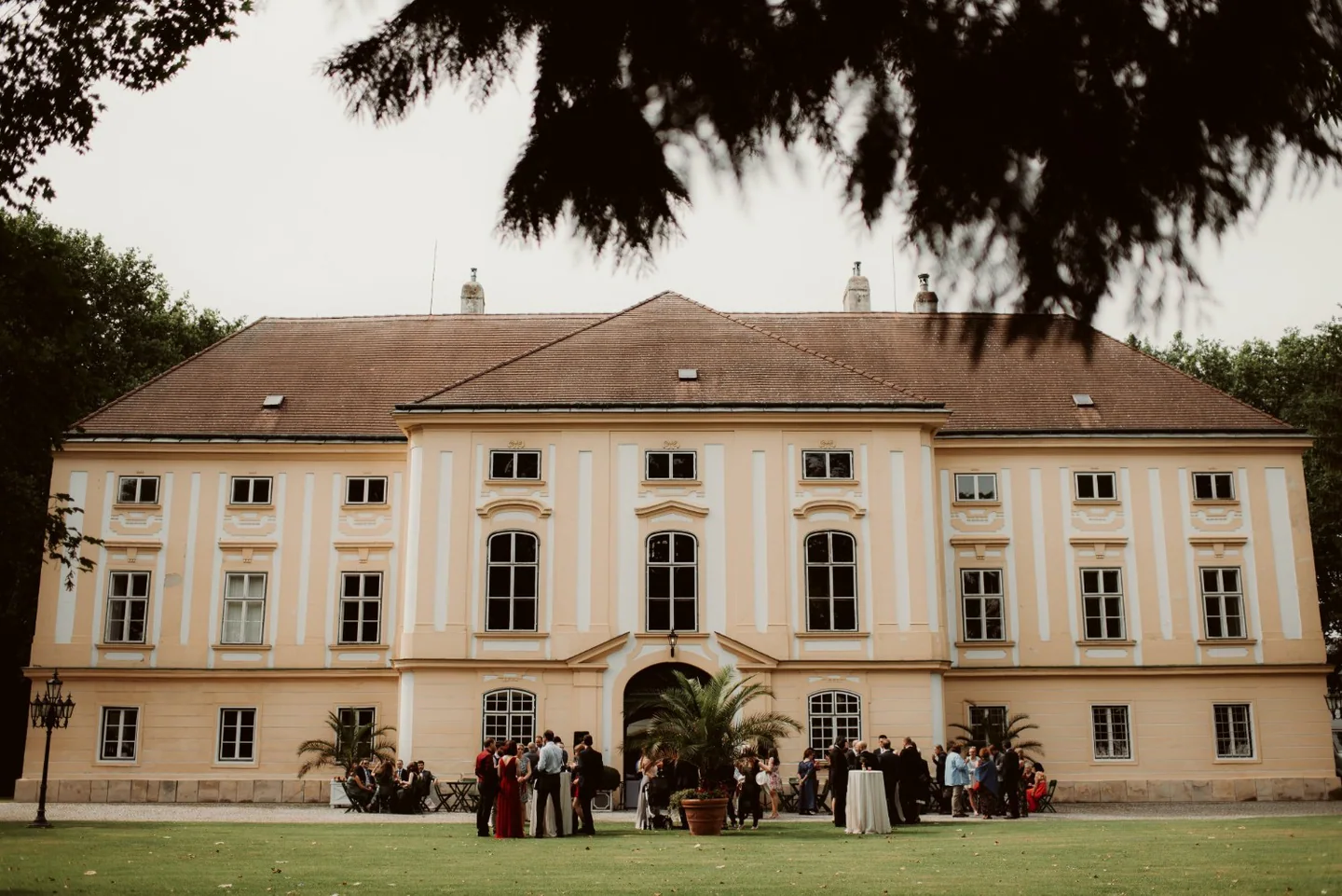 Wedding 5b9b0a0376 w1440