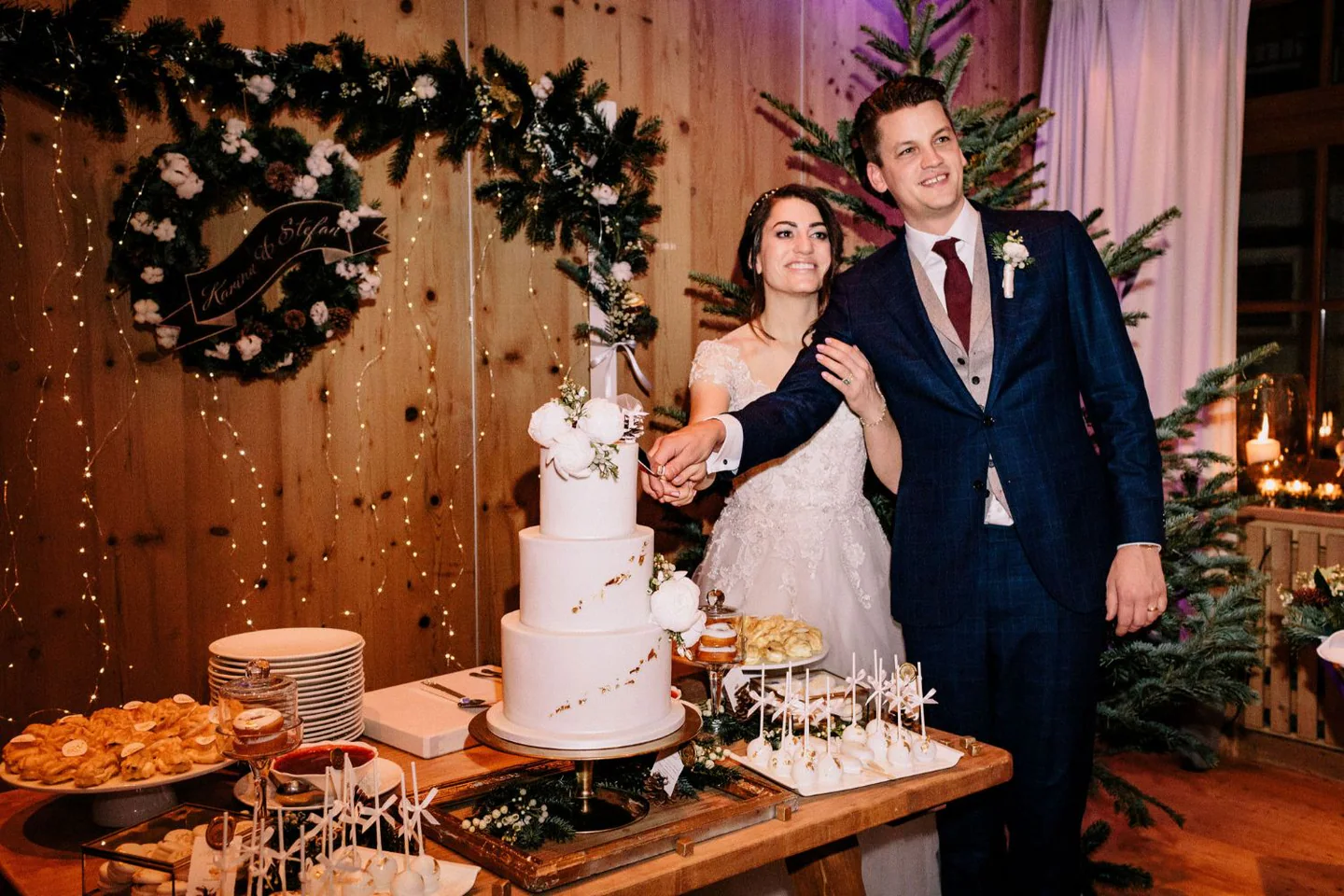Winter wedding d44abaa777 w1440